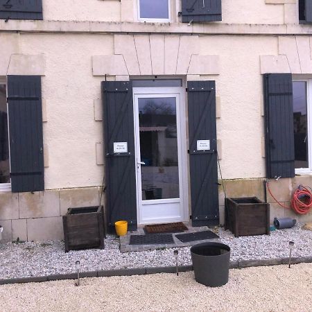Gite Zen Pres Thermes De Jonzac Bois Luaran gambar