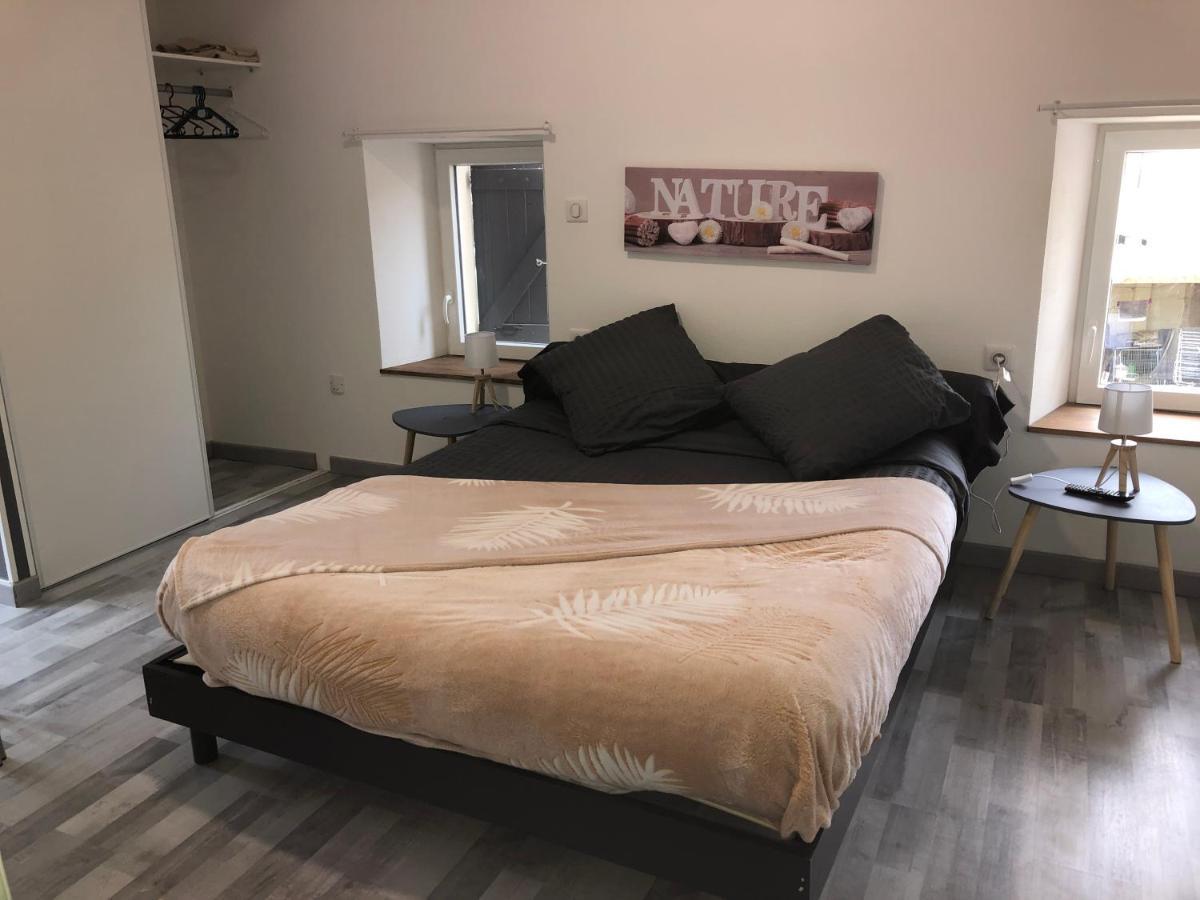 Gite Zen Pres Thermes De Jonzac Bois Luaran gambar